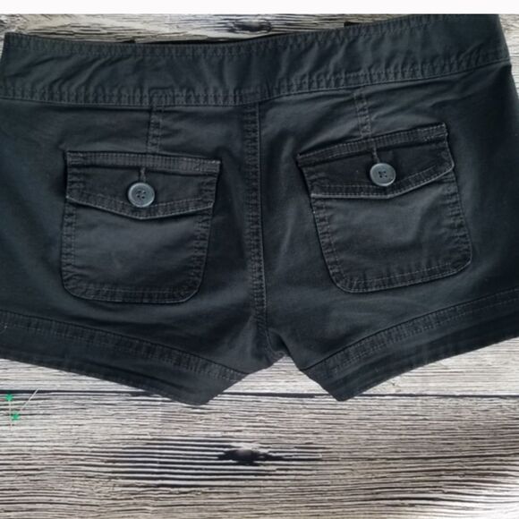 ✨ Express Womens Black Button Front Shorts Short✨ - Picture 3 of 4